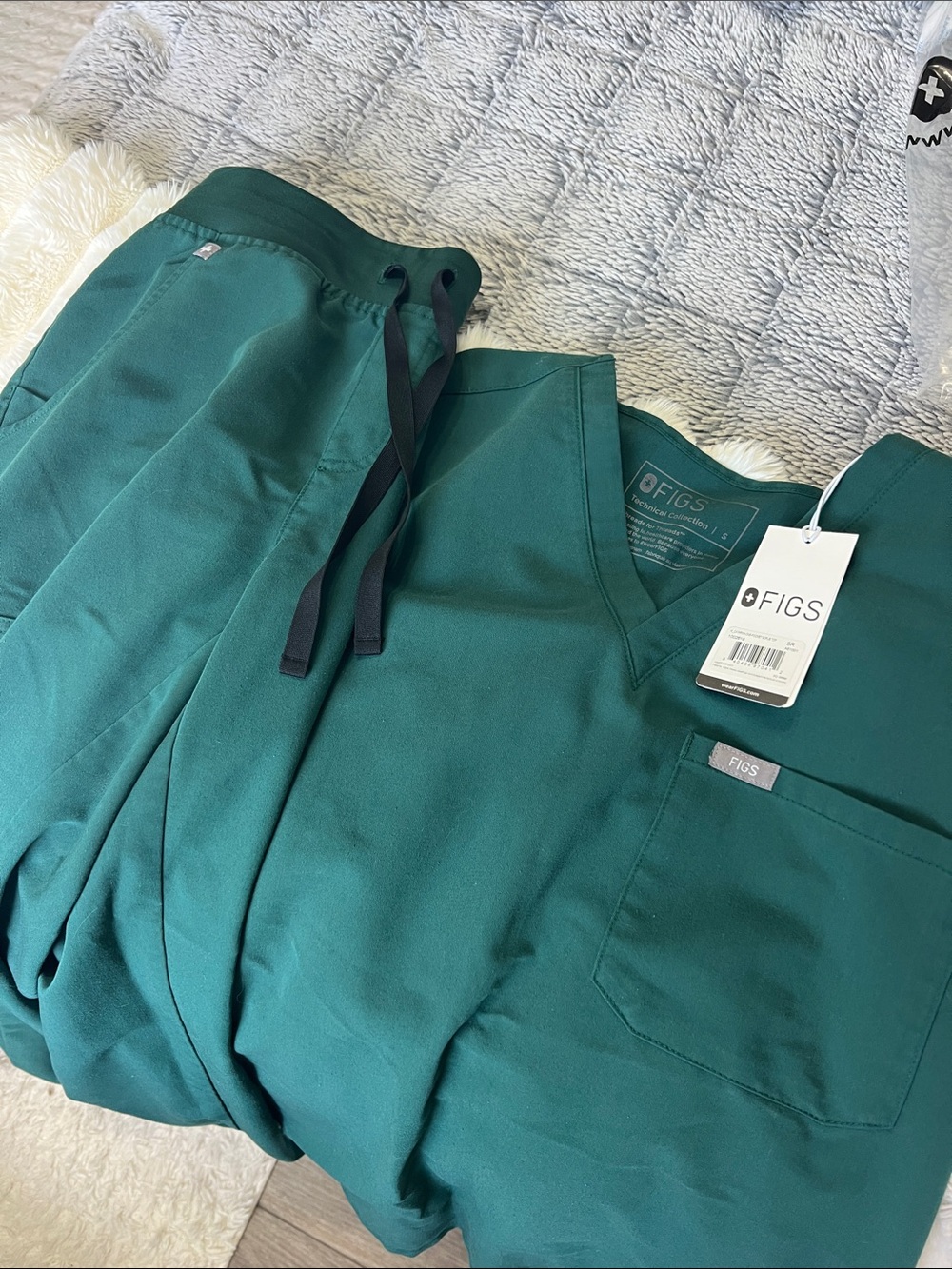 Figs Women's Small Scrub Set in Forest Green